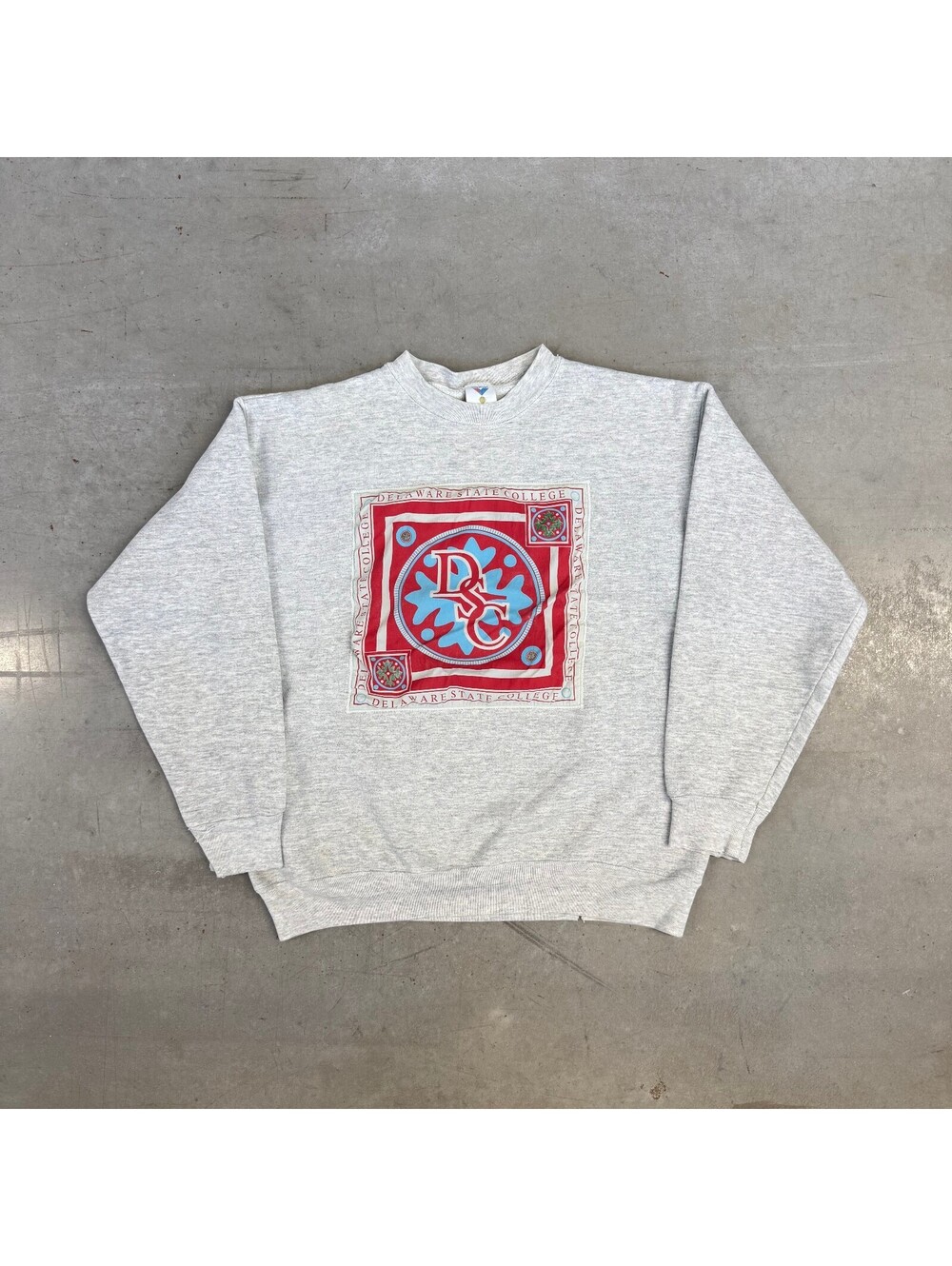 Vintage 90s DSC Delaware State College Embroidered Patch Sweatshirt Gray Large